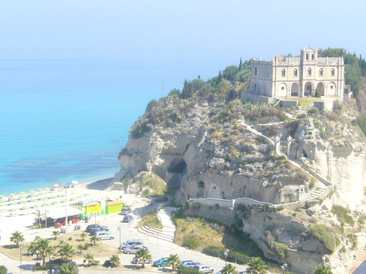 Tropea vista dall'alto della scalinata che porta alla spiaggia