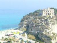 Tropea vista dall'alto della scalinata che porta alla spiaggia