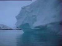 iceberg,con acqua limpidissima